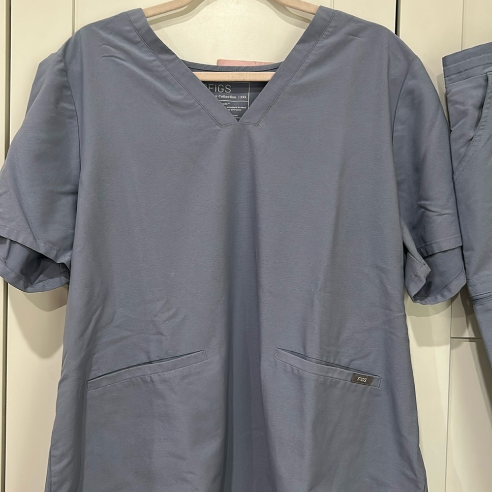 Figs technical collection scrub set